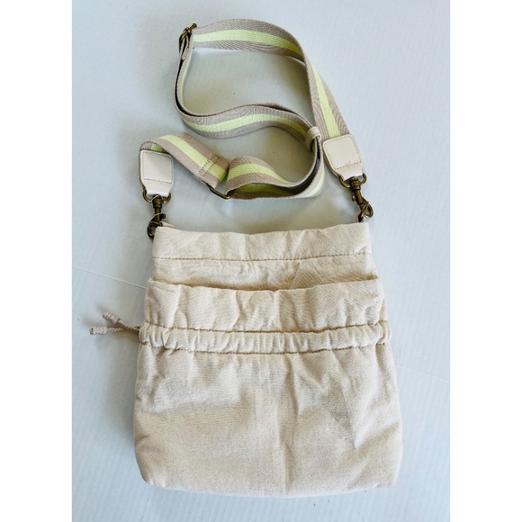 New Universal Thread Canvas Crossbody Bag Adjustable Straps Casual Pockets Med. - Picture 1 of 6
